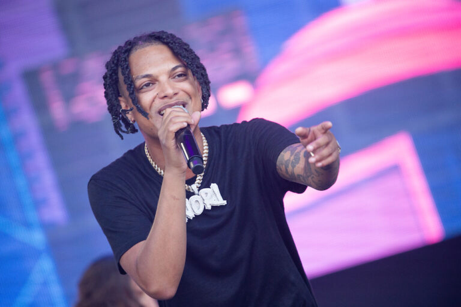 Dit is alles wat we weten over de vriendin van Ronnie Flex: Demi de Boer