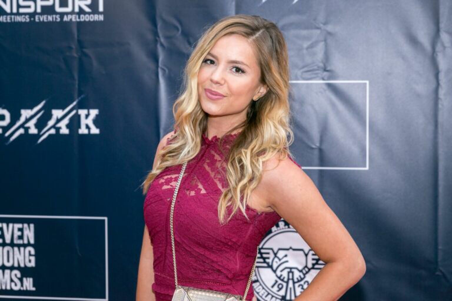 Juicy! Yvonne Coldeweijer fileert de vlog van Anna Nooshin in haar nieuwste video