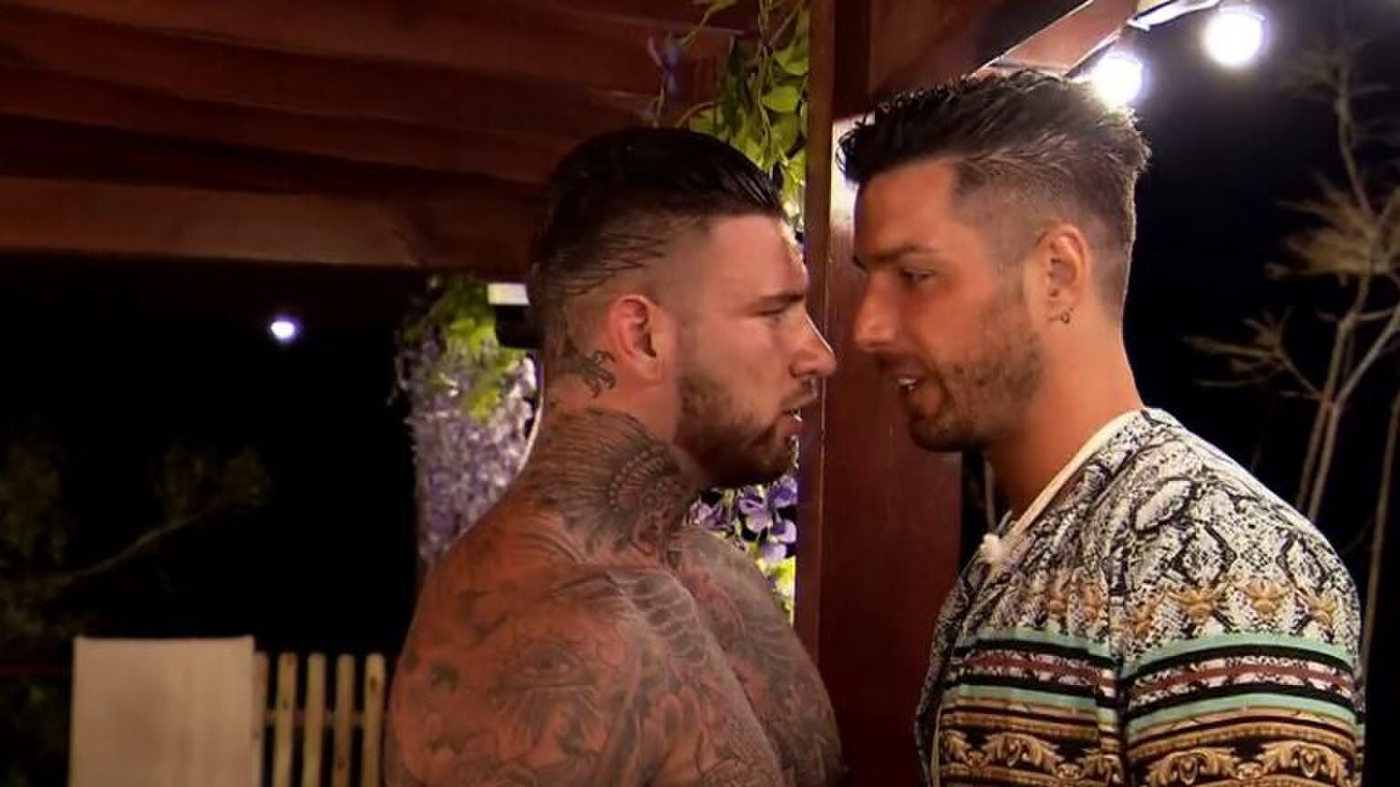 Sander van Ex on The Beach laat de naam van andere deelnemer &oacute;ver zijn ex heen tatoe&euml;ren