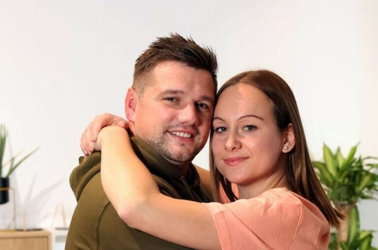 OMG: Gaat Bert vreemd bij zijn nieuwe vriendin of loopt Delphine alleen te stoken?