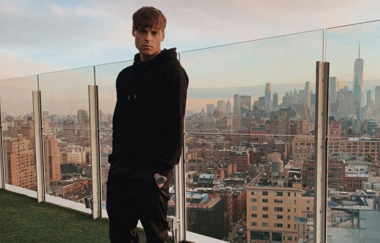 Sjezus; deze enorm knappe Noor is &eacute;&eacute;n van de jongste miljardairs ter wereld