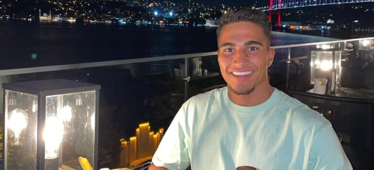 Het leven van Mert van Love Island loopt blijkbaar niet op rolletjes na de break met Joan