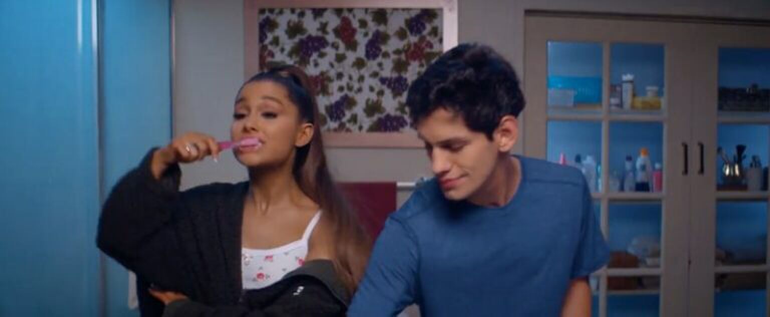 Science says: je kan beter voor je ontbijt tandenpoetsen