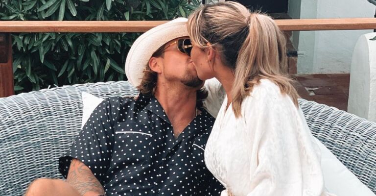 Aha: h&eacute;t bewijs dat Andr&eacute; Hazes en Sarah van Soelen toch echt uit elkaar zijn