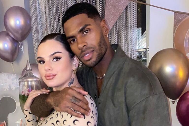 Whoops: hebben Famke Louise en Denzel de naam van hun baby nou verklapt?