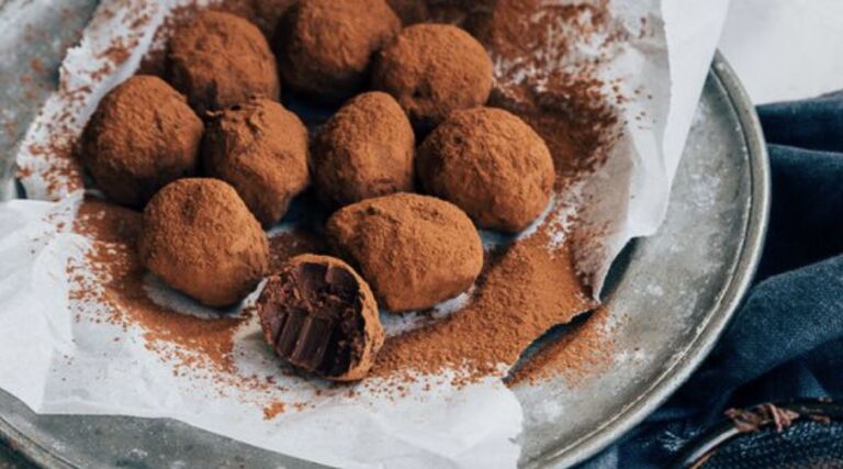 Yummy: zo maak jij chocoladetruffels met maar twee ingredi&euml;nten!