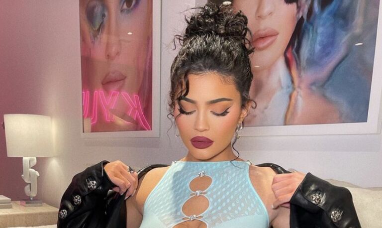 Yehes: met deze truc van Kim K&rsquo;s kapper maak jij zo een messy bun