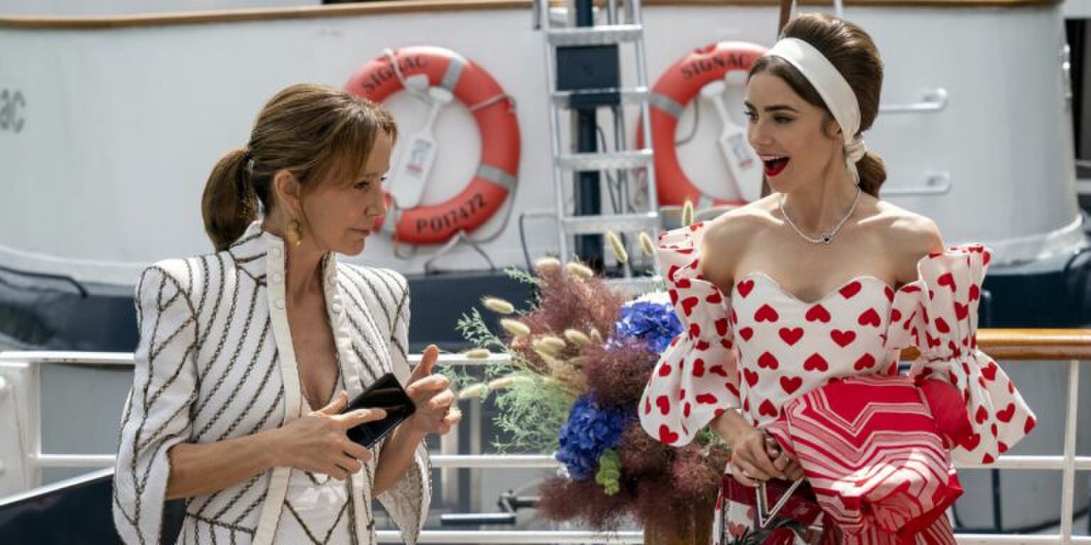 Yes: Netflix heeft het derde &eacute;n vierde seizoen van Emily in Paris bevestigd