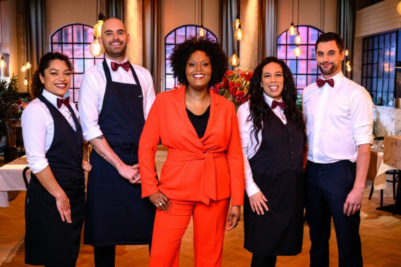 Hi-la-risch: First Dates is druk op zoek naar achtergrondeters