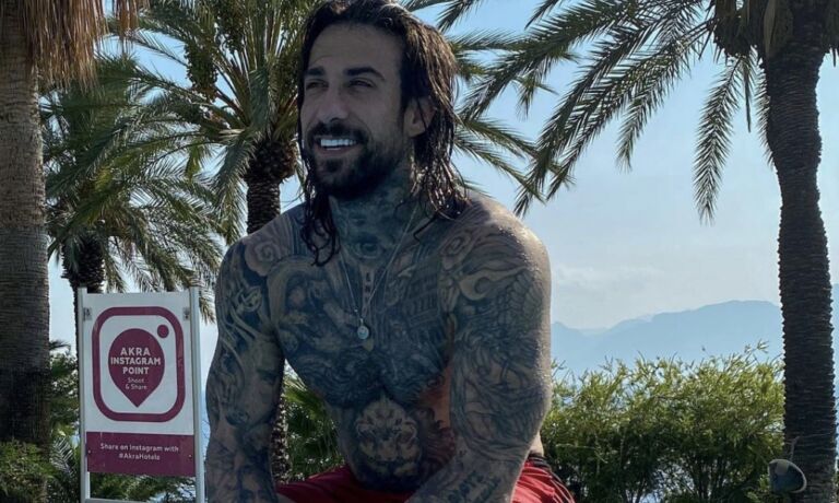 Fabrizio krijgt een bak met kritiek over zich heen na de eerste aflevering van de Bachelor