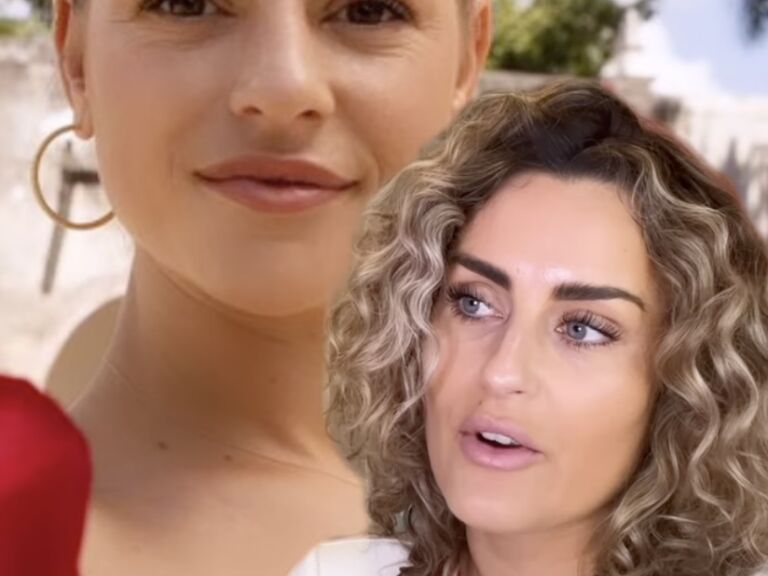 Zien: Imitatiekoningin Iris Rulkens doet de deelneemsters van de Bachelor na