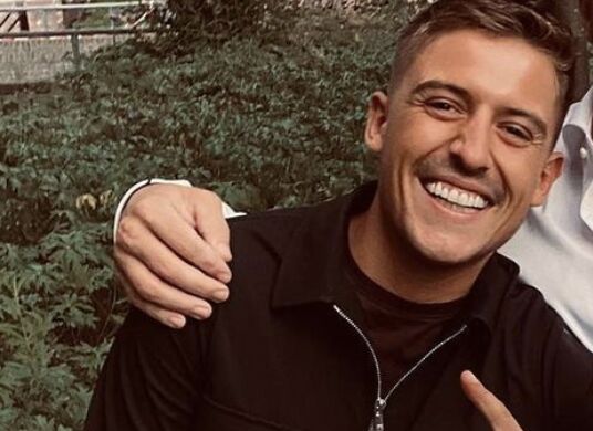 OMG: Lil Kleine is op vakantie gespot met deze dame van Love Island