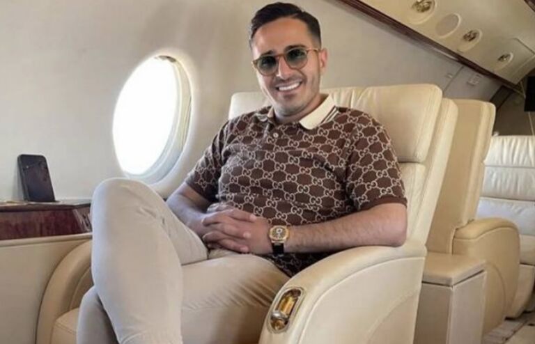 OMG: Je kan Simon Leviev aka de Tinder Swindler nu huren voor een feestje