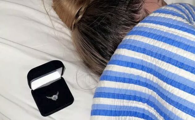 Fotocompilatie: deze man doet al een week een aanzoek, vrouw heeft niks door