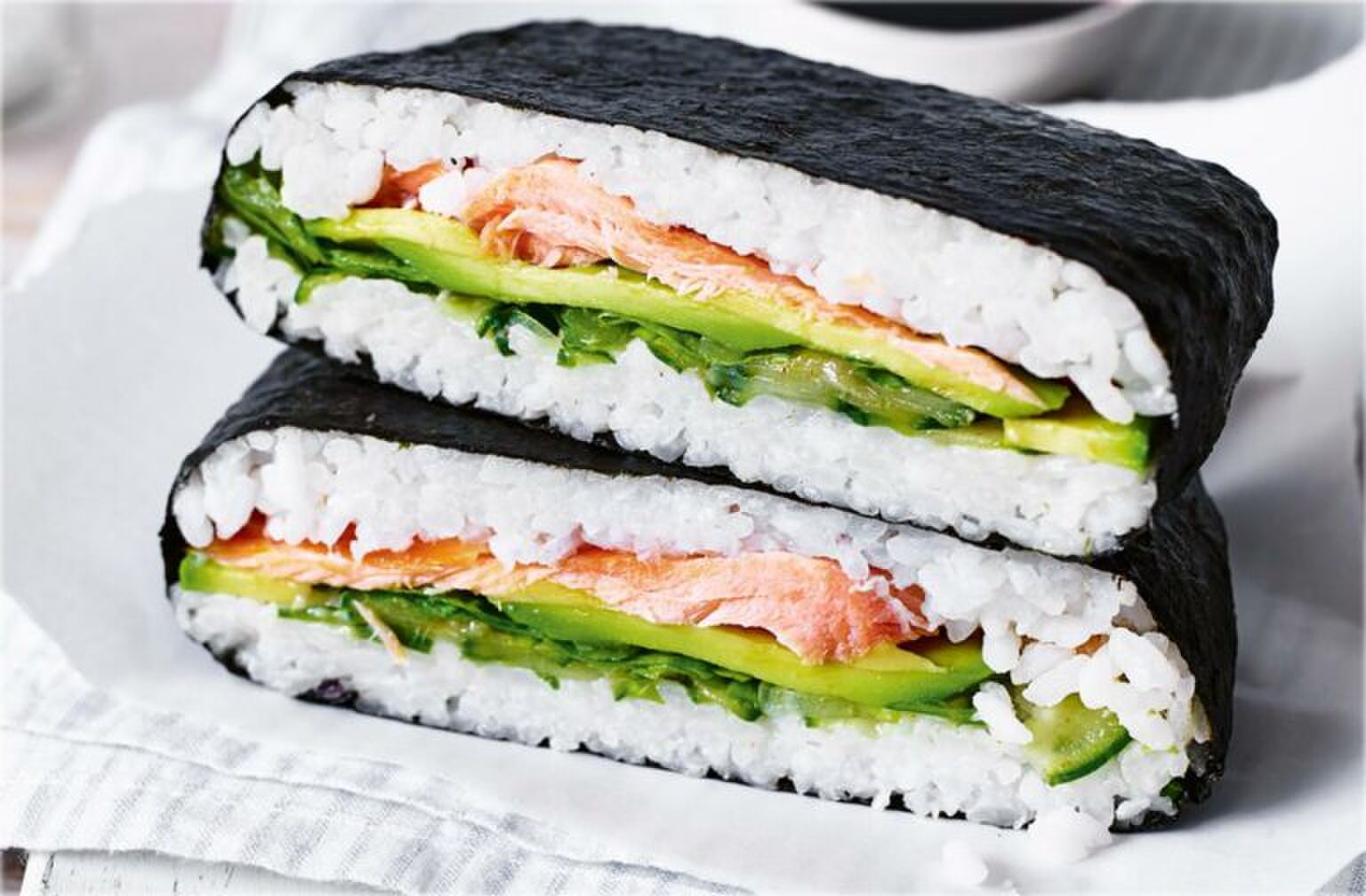 Deze sushi sandwich gaat viral op TikTok en zo maak je &lsquo;m