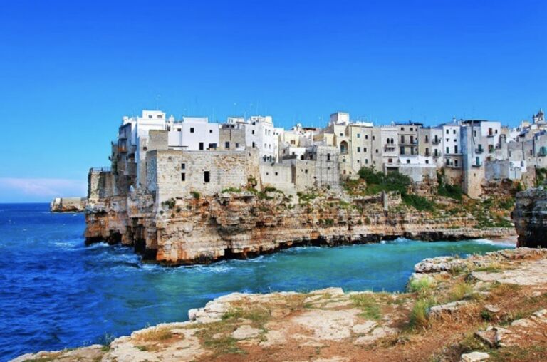 Deze Airbnb in een grot in Itali&euml; wil jij echt bezoeken!