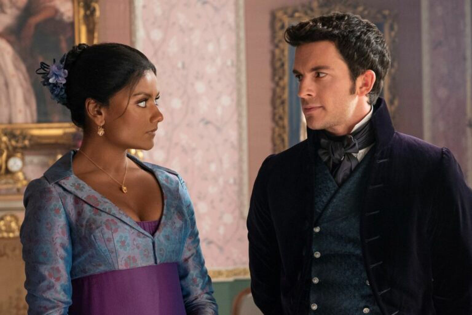 Hi, handsome: zo ziet de mega knappe Anthony Bridgerton er in het echt uit