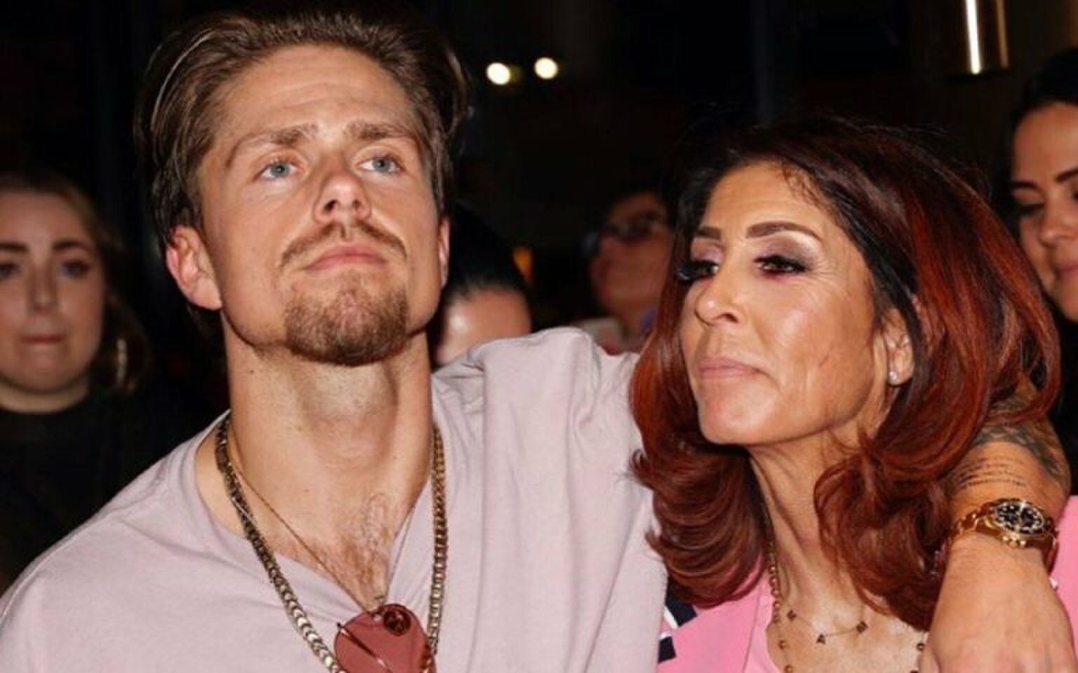 In shock door de looks van Andr&eacute;: d&iacute;t is de reden!