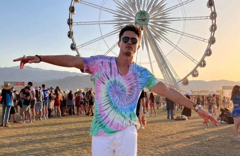 Darren Barnet nieuw gezicht van Victoria&rsquo;s Secret gendervrije collectie