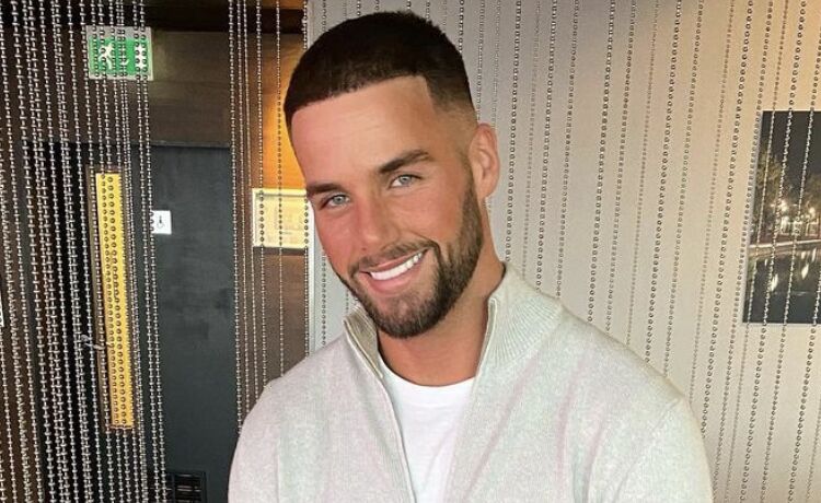 OMG: Donny Roelvink zet levensgrote tattoo van zijn moeder!