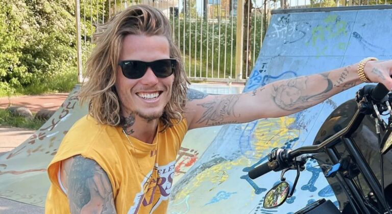 Oeh lala&hellip; Tony Junior verrast volgers met nieuwe coupe!