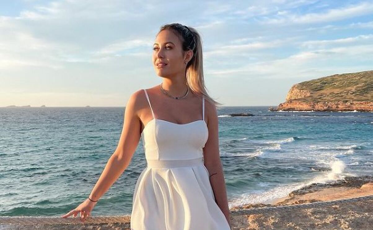 Zien: Love Island Kelly vertelt eindelijk de waarheid achter het bootfeest op Ibiza?