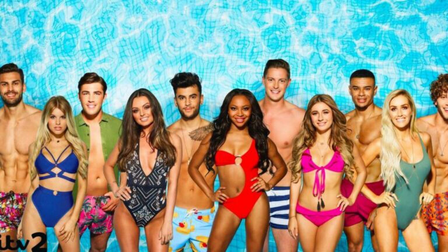 What? Love Island deelnemers mogen vanaf nu alleen tweedehandskleding dragen!