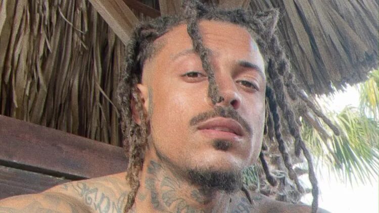 quentin van ex on the beach