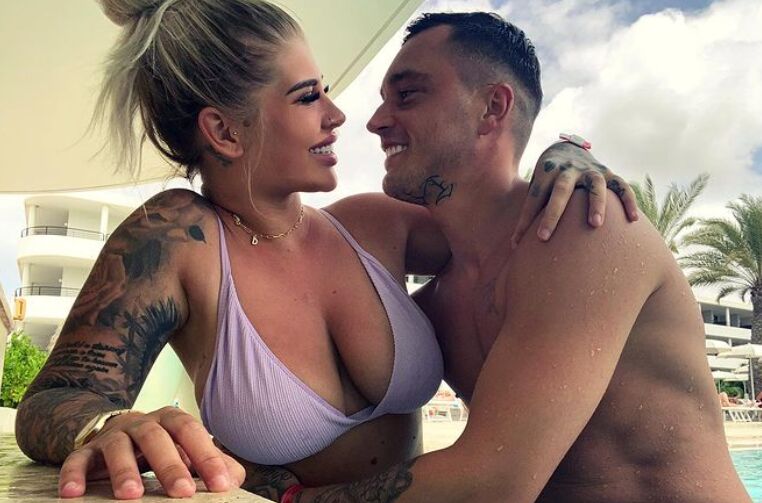 OMG: op deze bizarre plek heeft EOTB Shani een tattoo van Davey laten zetten