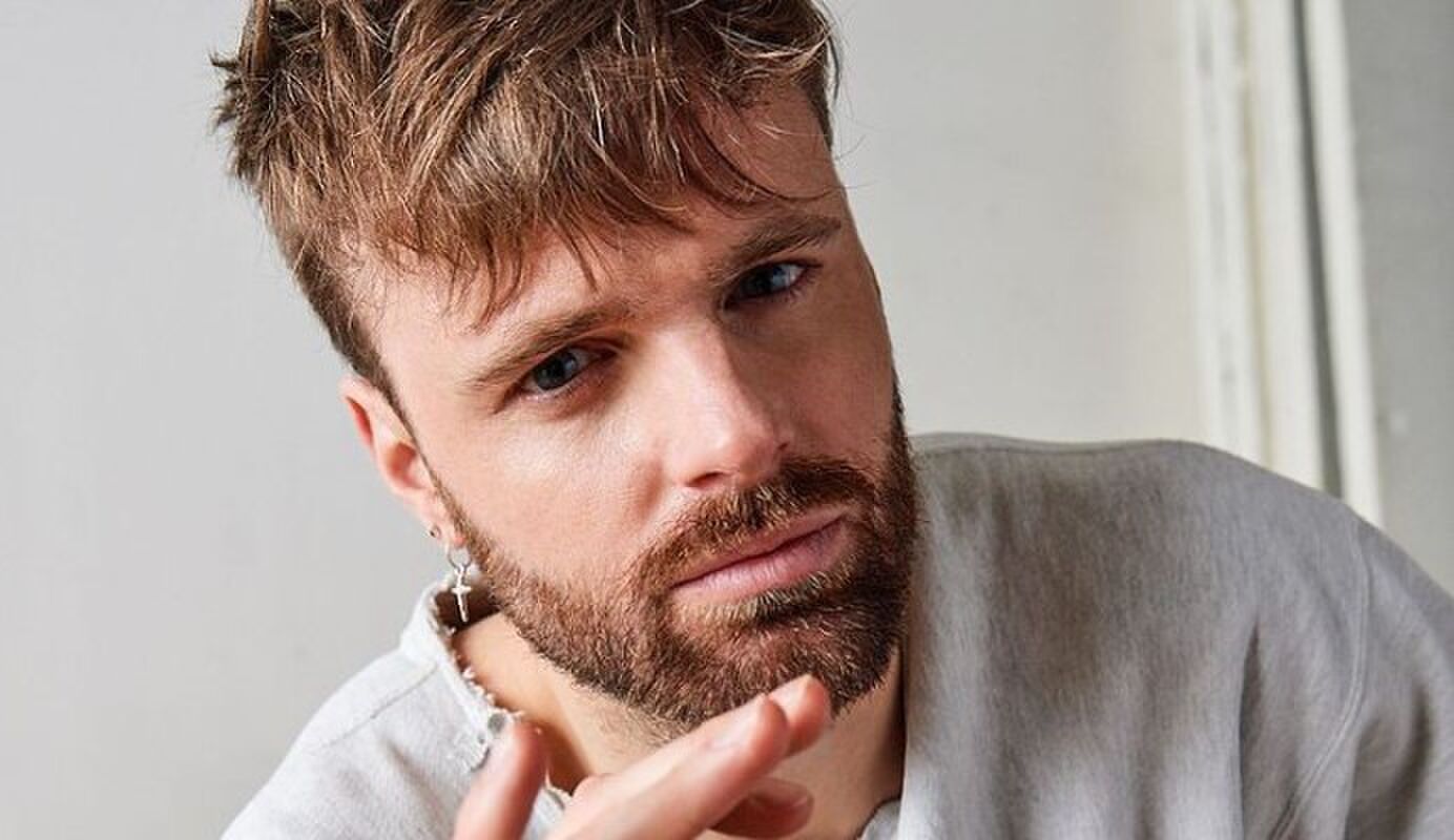 OMG: Tim Hofman gaat met BOOS het theater in!