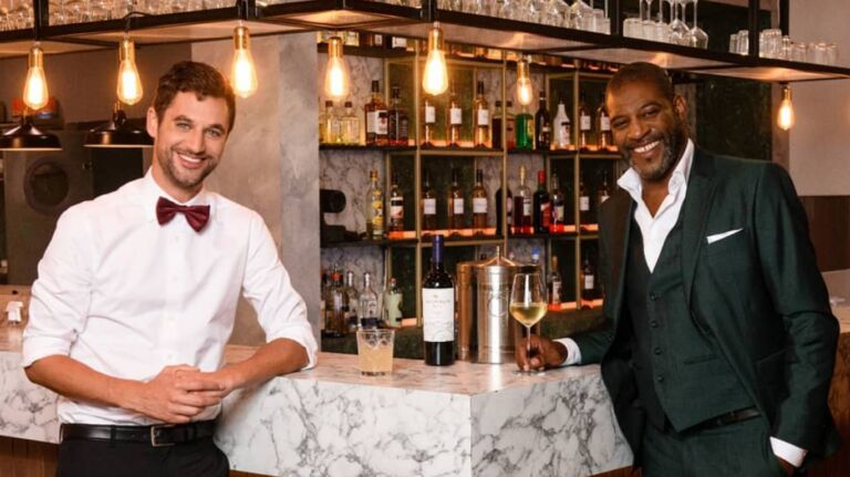 Zien! Dit is de nieuwe lover van First Dates-barman Victor Abeln