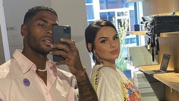 Zien! Famke Louise deelt foto van haar lichaam na bevalling