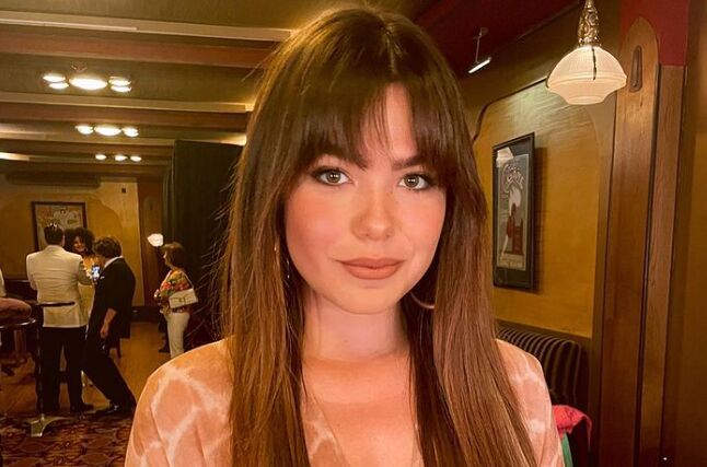 Actrice Abbey Hoes is verkozen tot mooiste vrouw van 2022!