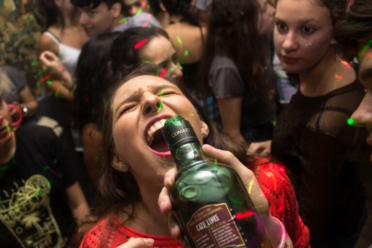 Hilarisch! Zo gedraag jij je als je dronken bent volgens je sterrenbeeld