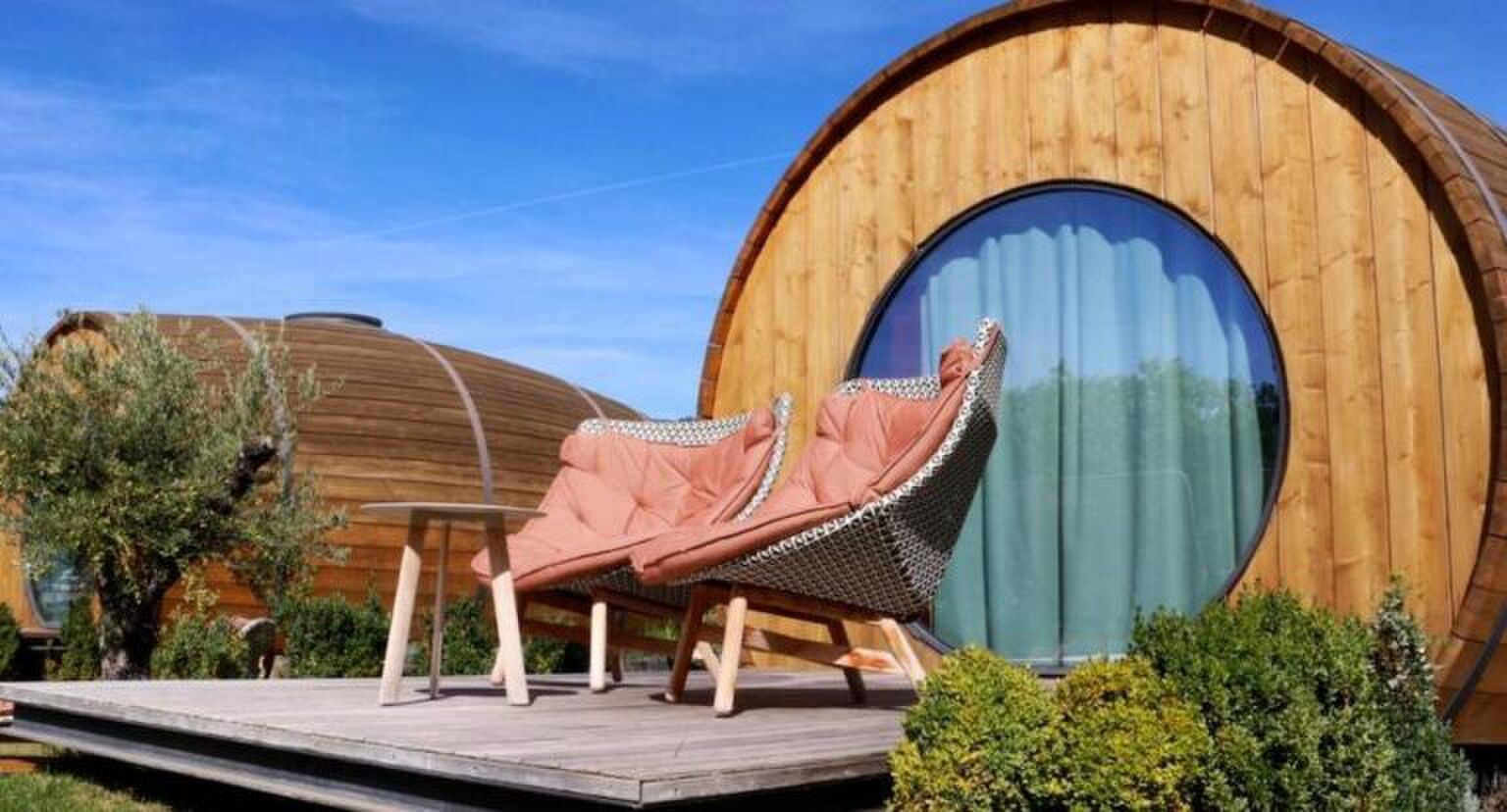 Wijnliefhebbers opgelet! Je kunt nu overnachten in een wijnvat