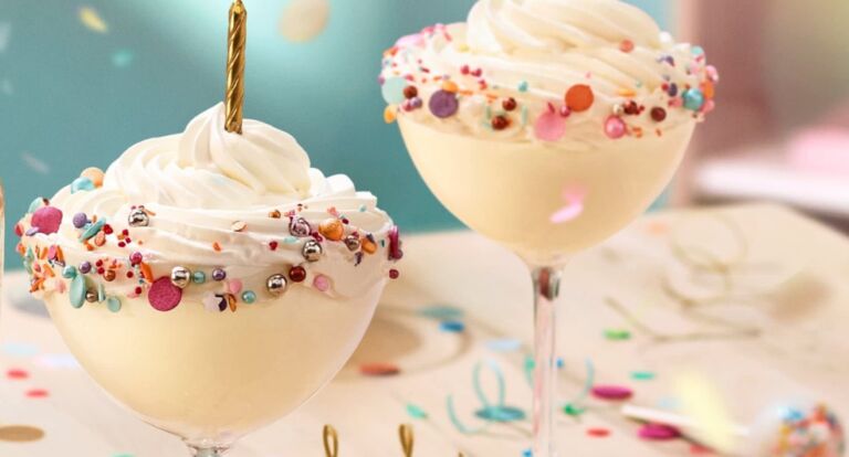 Jarig? Probeer deze heerlijke Baileys Birthday Cake cocktail!