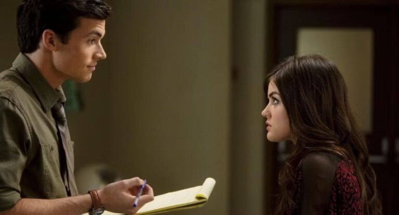 Is het normaal om verliefd te worden op je docent? Dit moet je weten