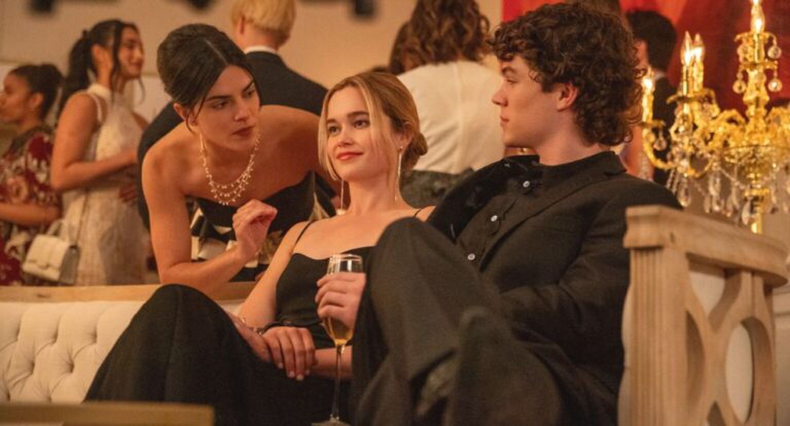 Scene uit Cruel Intentions de remake van 2024.