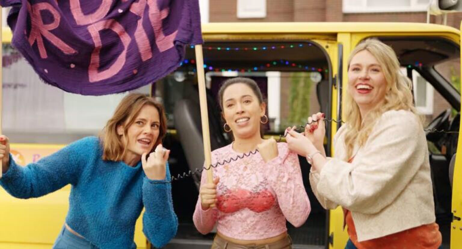 Sc&egrave;ne uit Lekker met de Meiden waar Jennifer wordt verrast met een vrijgezellenfeest.