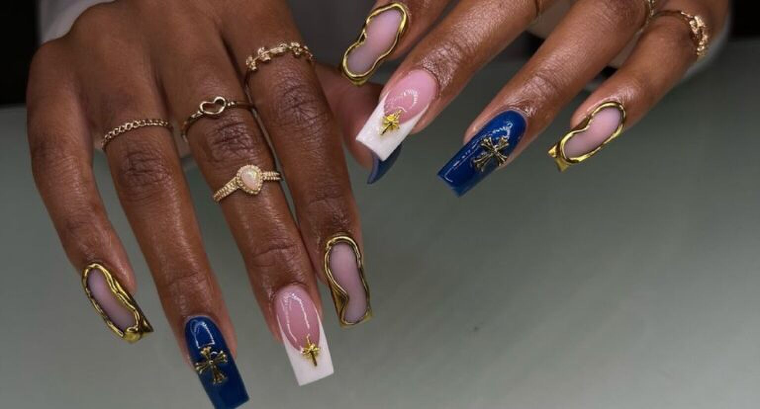 Een voorbeeld van de castlecore nails.