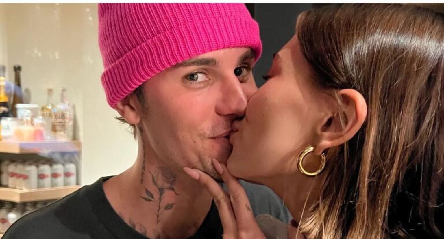 justin en hailey bieber kussen