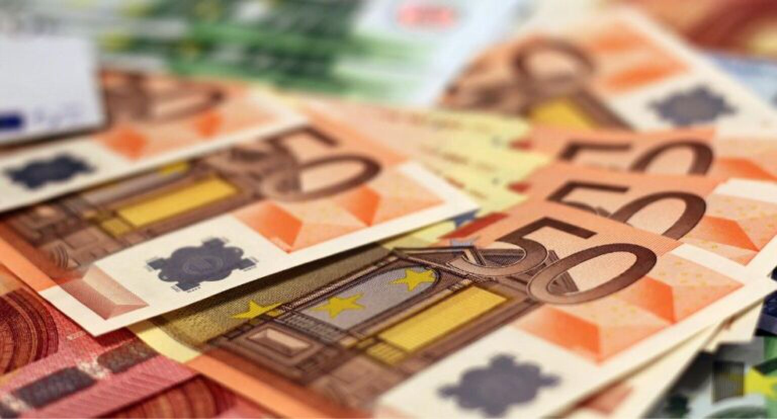 Briefjes van vijftig euro.