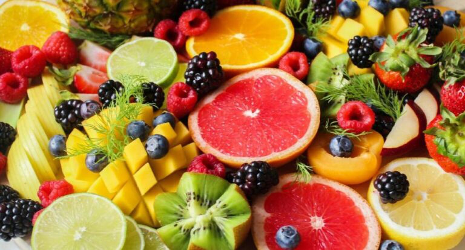 Veel verschillende soorten fruit.