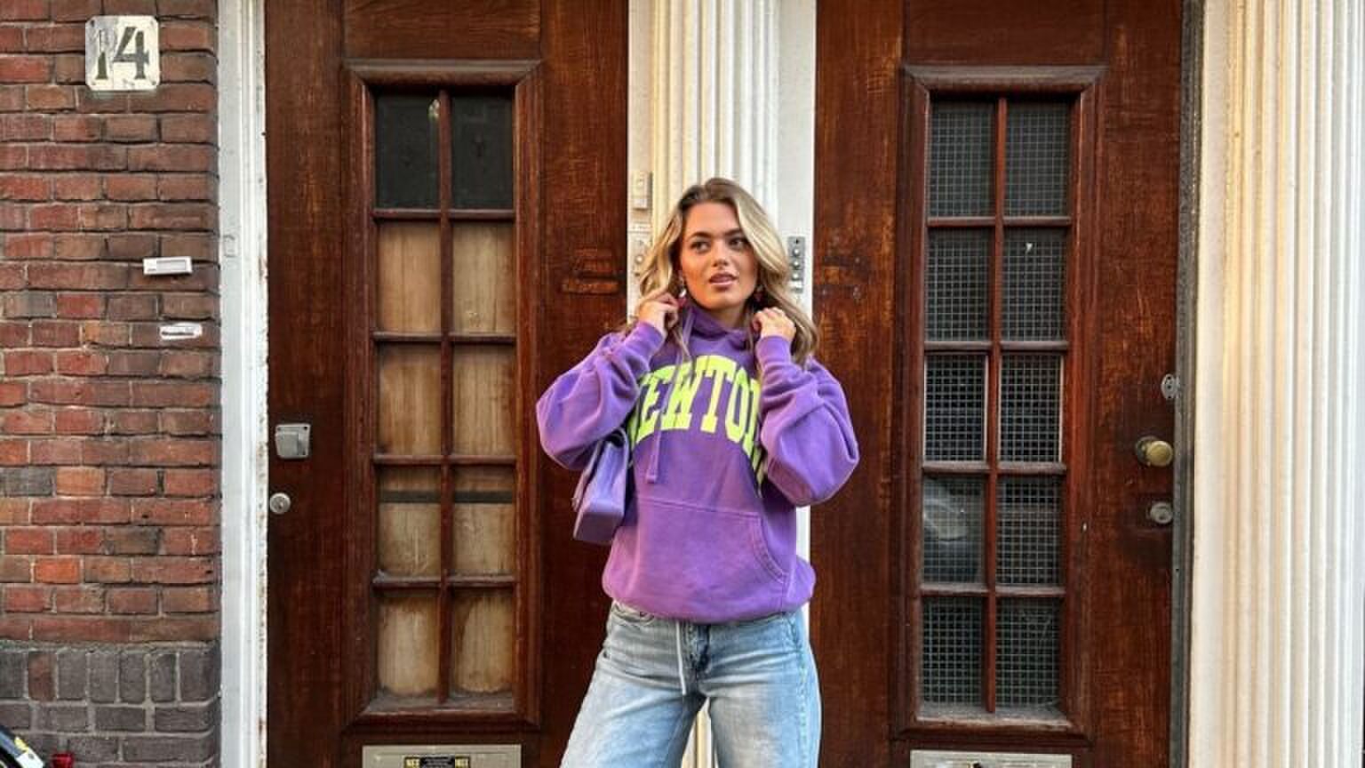 Guusje Willemse in een paarse trui.