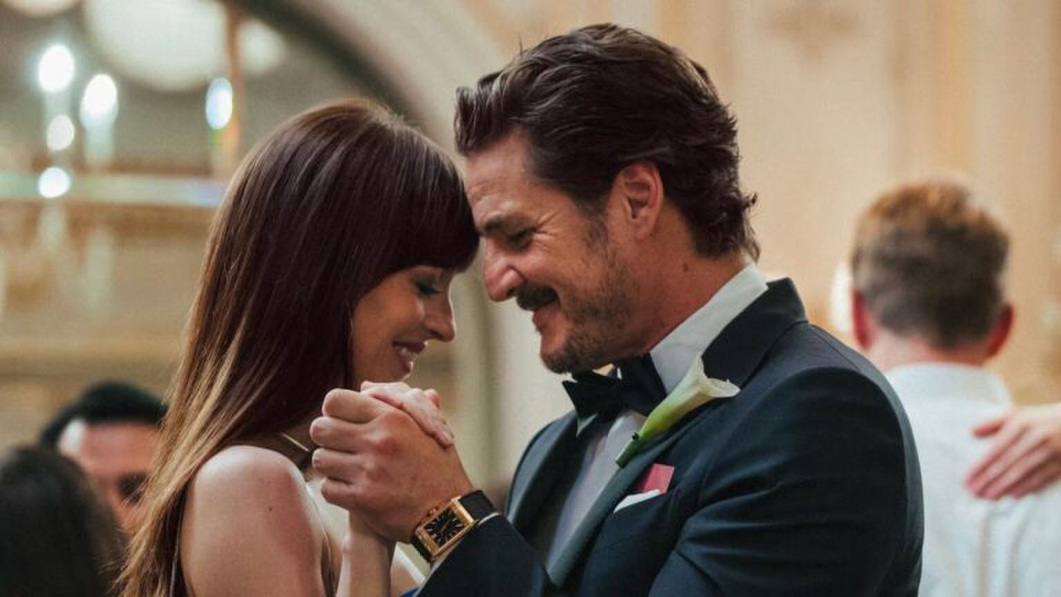 Dakota Johnson en Pedro Pascal in Materialists.