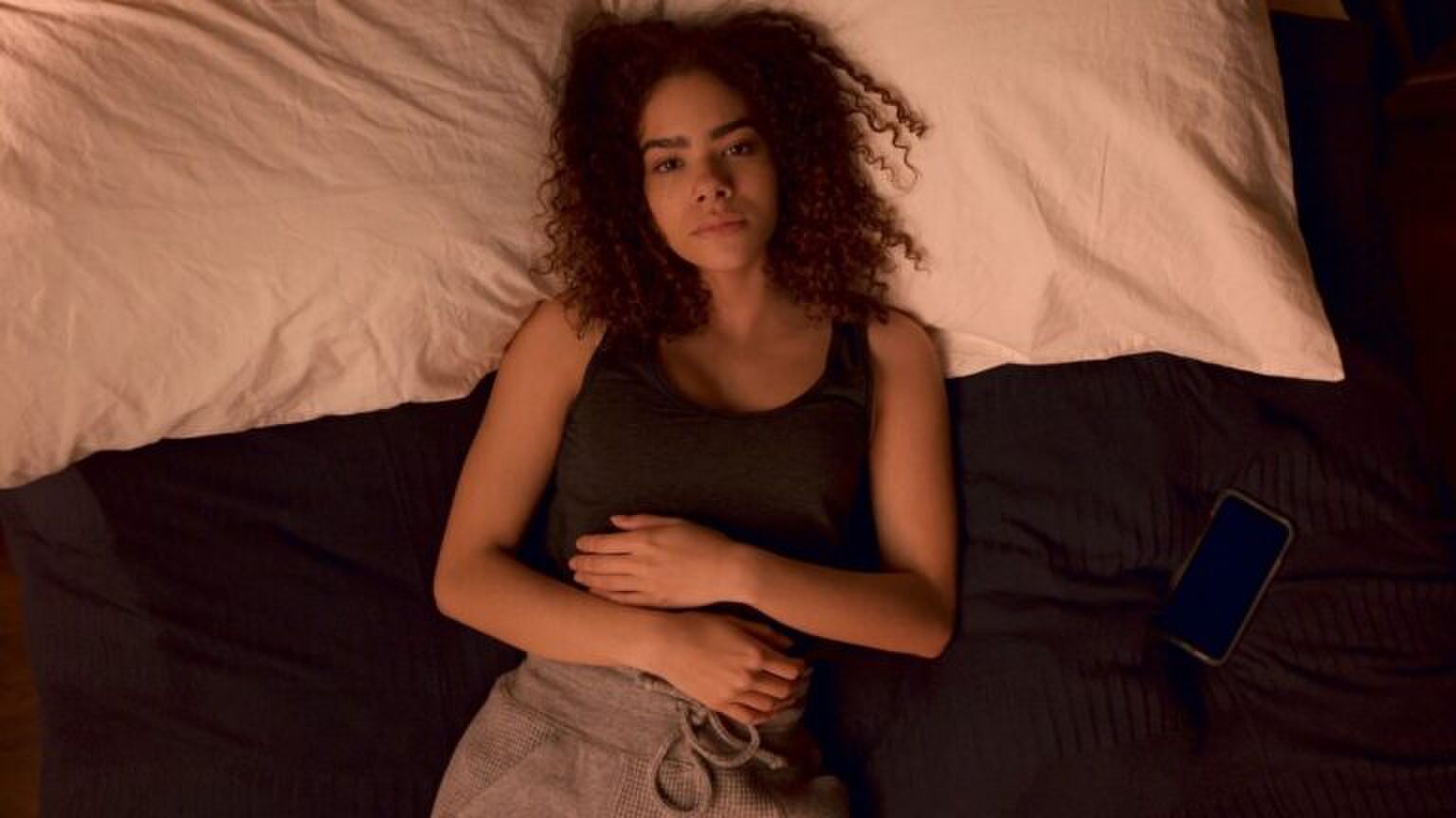 ginny ligt op bed