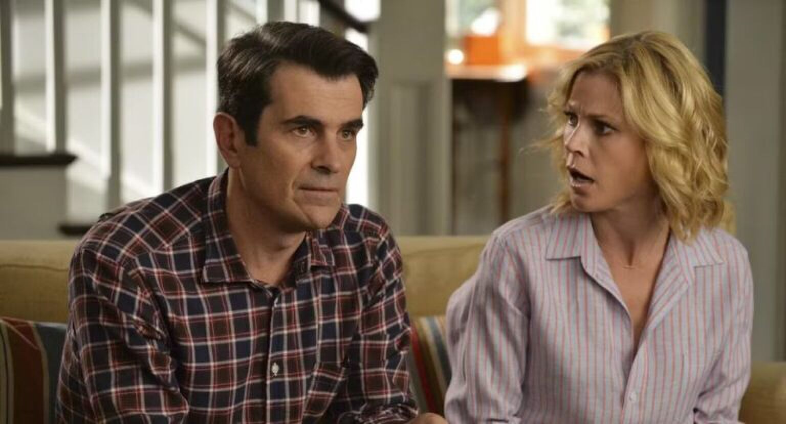 Man en vrouw kijken geschrokken.