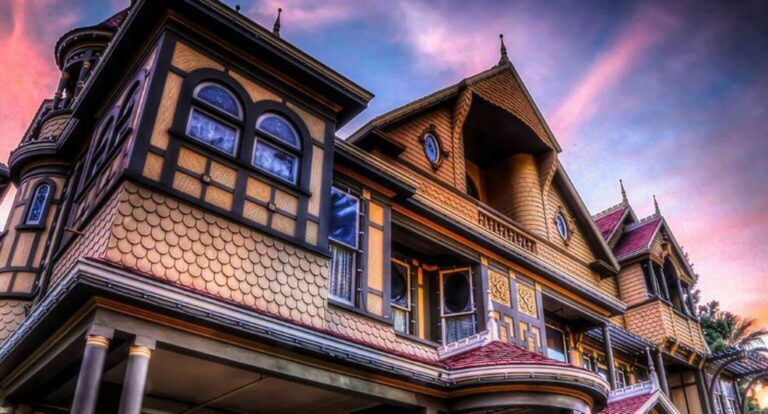 Een eng en groot huis.