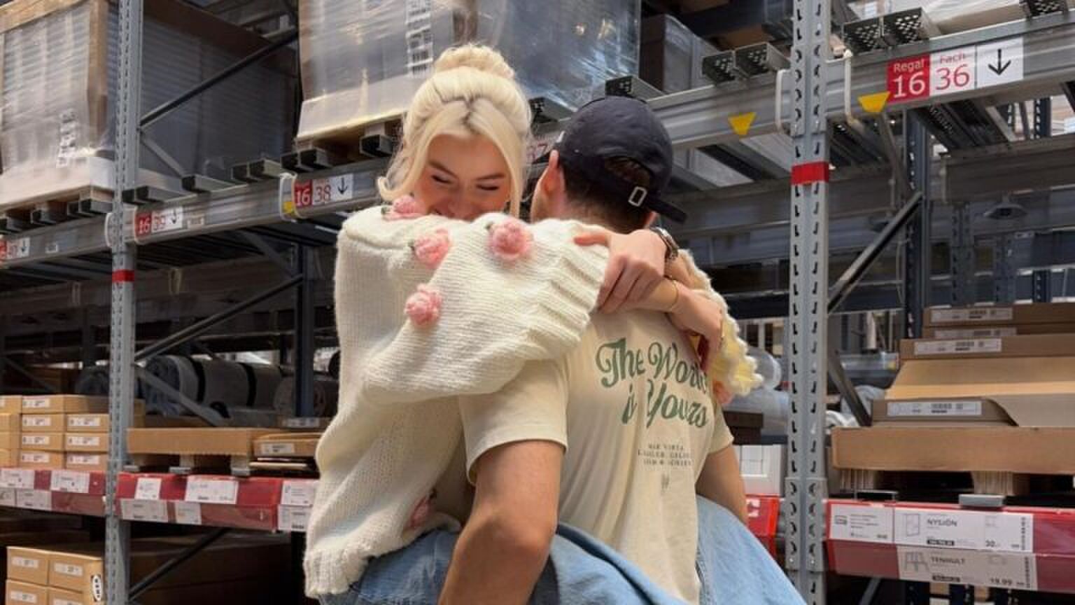 een koppel in de ikea