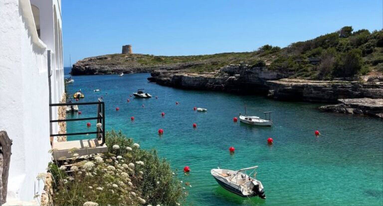 Foto van baai op Menorca.